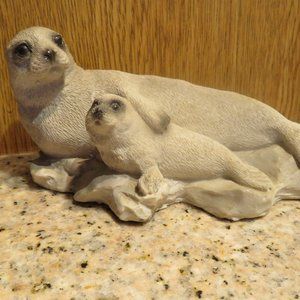 *Vintage* 1991 Castagna SEAL & Pup Resin Figurine (K389)